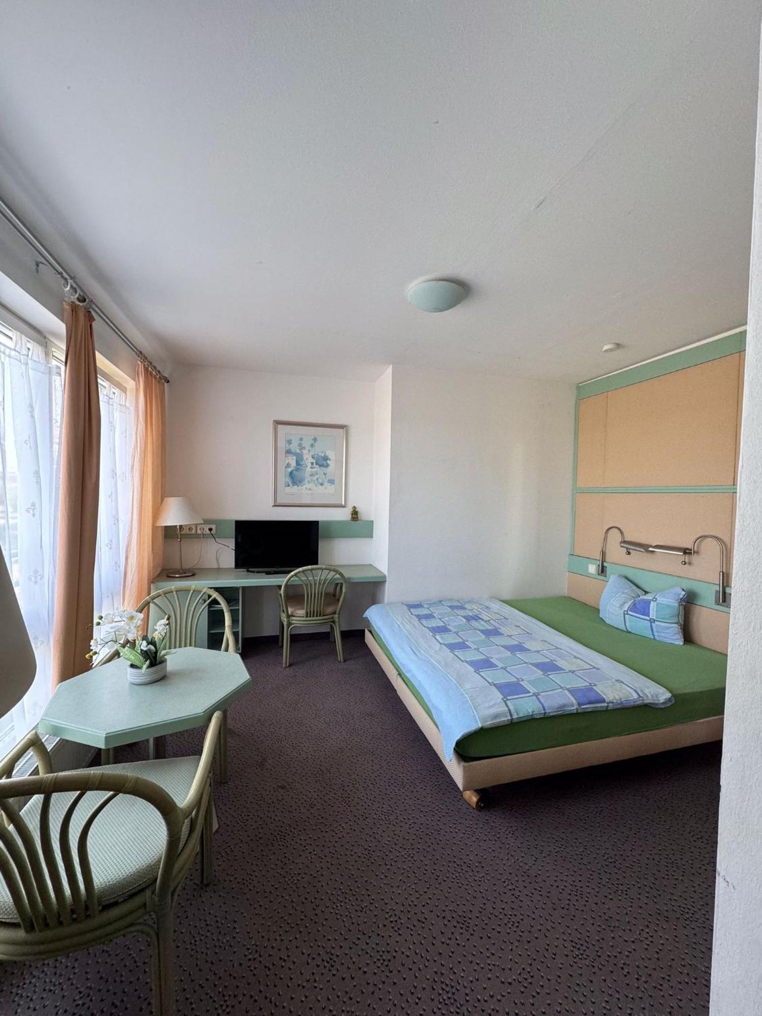 La Casa Mia Hotel บัดลังเงนซัลซา ภายนอก รูปภาพ