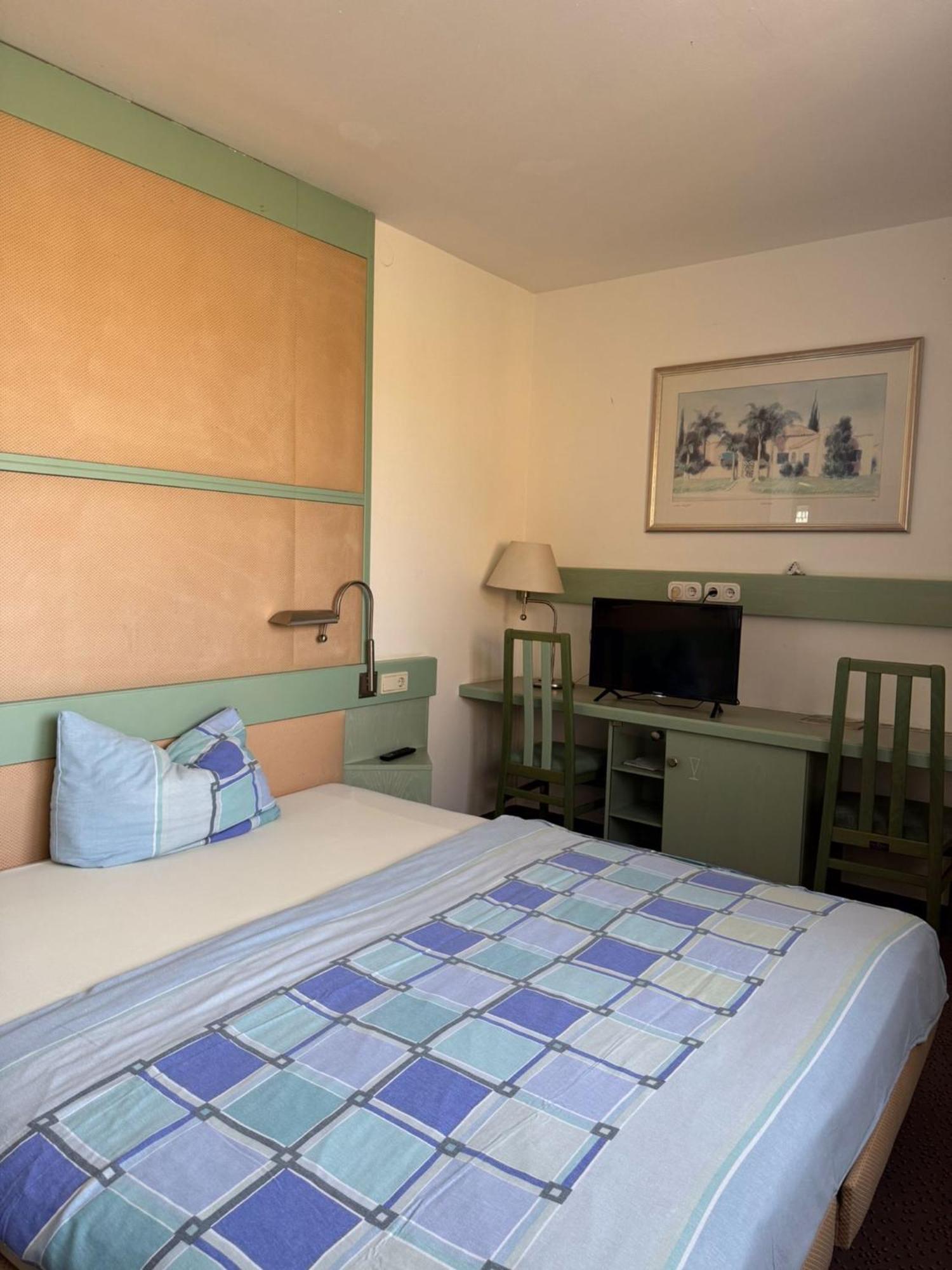 La Casa Mia Hotel บัดลังเงนซัลซา ภายนอก รูปภาพ