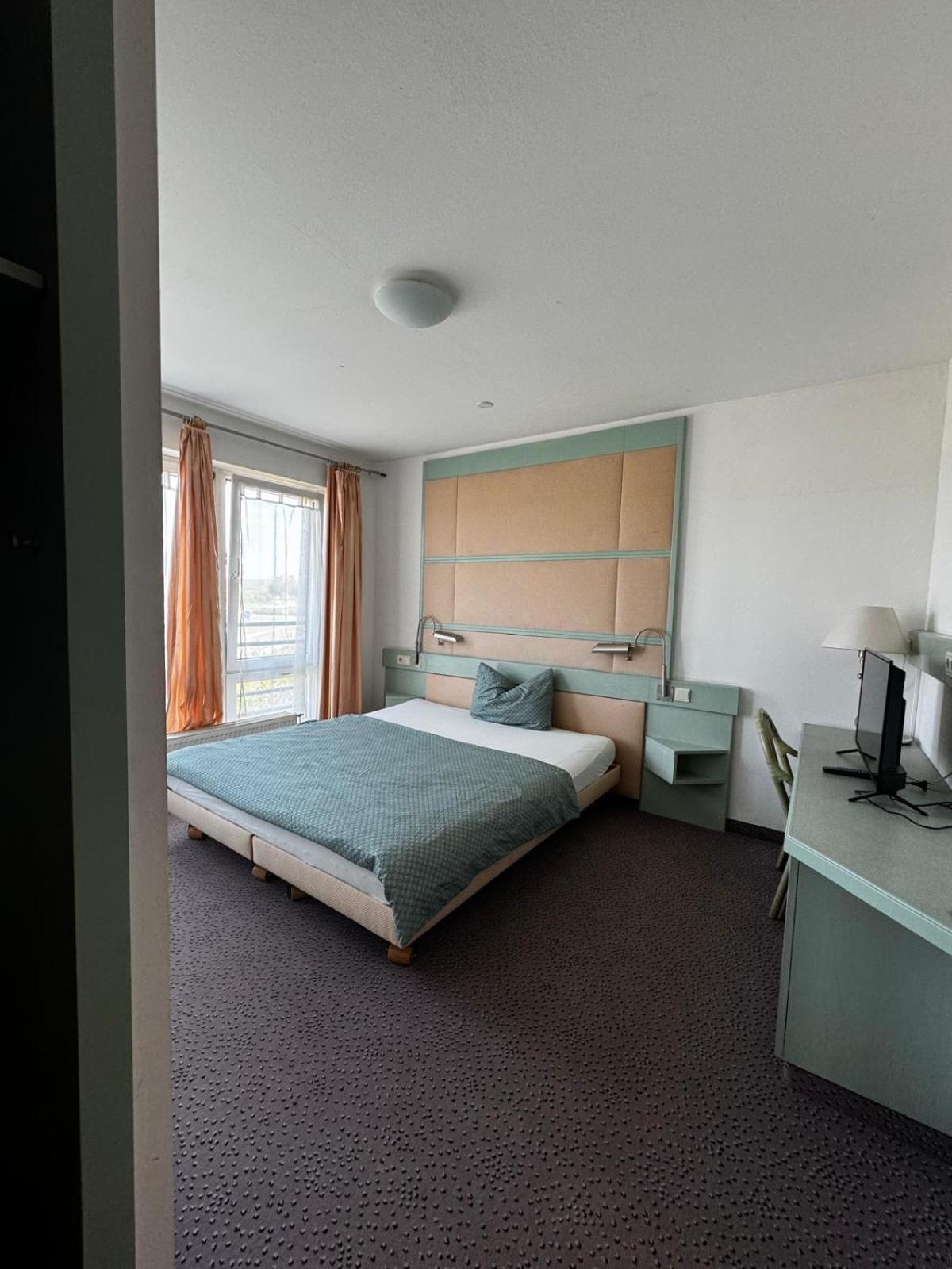 La Casa Mia Hotel บัดลังเงนซัลซา ภายนอก รูปภาพ
